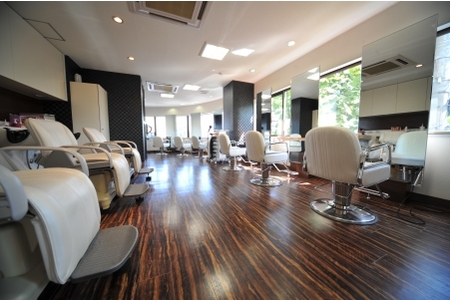 ☆店の店内広々とした開放感のある空間です。