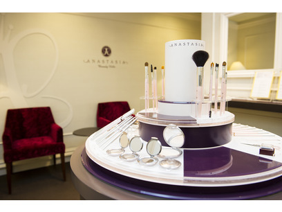 アナスタシア 名古屋栄三越 愛知県のアイデザイナー新卒求人 正社員