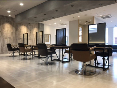 Ursus hair Design by HEADLIGHT　八千代緑が丘店