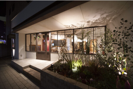 緑と花々が広がり、思わず自慢したくなるお店！気分も上がる♪