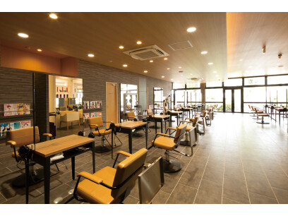 ICONIQ 日進梅森台店（アイコニック　ニッシンウメモリダイテン）