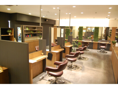 SALONS  JR高槻駅前店
