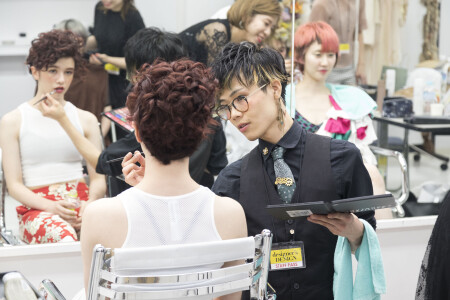 メイクが学べるチームも！アシスタントも多数！