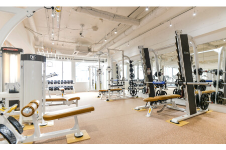 スタッフは福利厚生として無料で利用ができるORO GYM☆