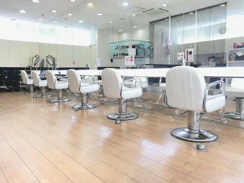 HAIR SALON HEARZ （ヘアーサロン ハーツ）