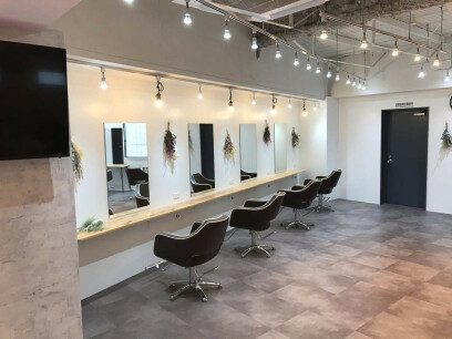 Agu hair liber 守口市駅前