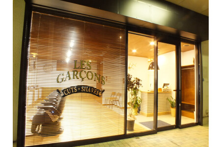 【理容】N.Y.のサロンを彷彿とさせるクールな雰囲気の店内