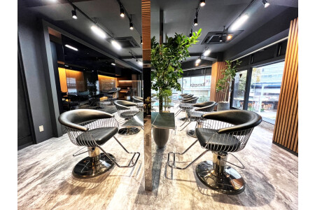 【中央通り店】こだわりの内装でお出迎え♪