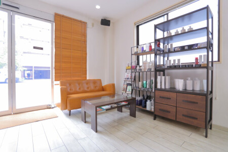 スタッフの勤続年数は7年以上！定着率の高いサロン