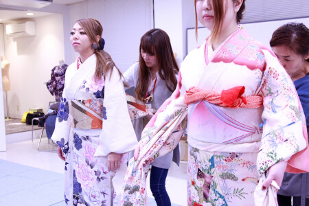 成人式に初年度から入れます。学校で学んだ知識をすぐ活かそう！