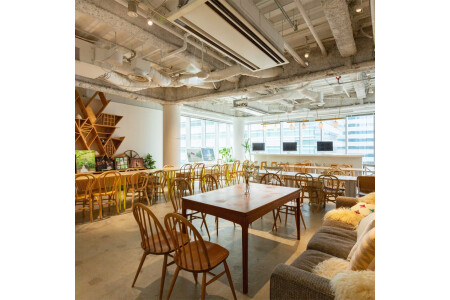 道具は会社負担。メイクアップフォーエバーなど自由に使える♪