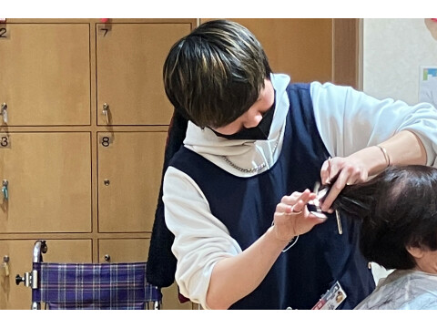 株式会社カットツイン