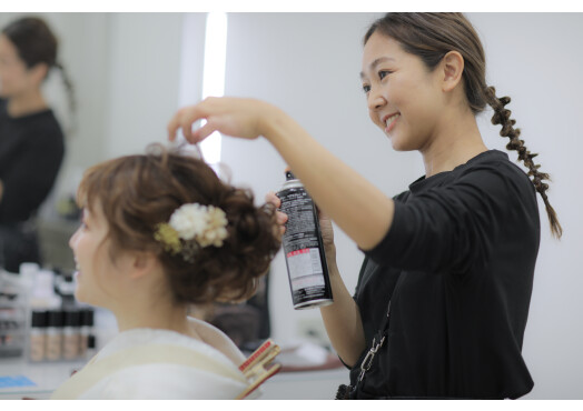 株式会社デコルテ・ホールディングス