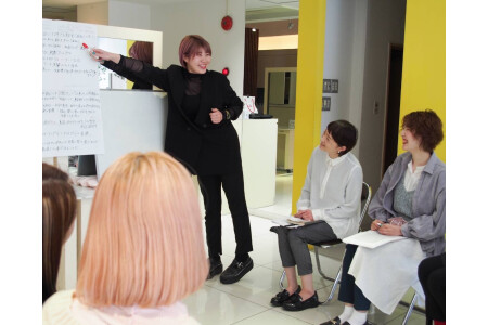 年に８回の勉強会♪和気あいあいとしています♪