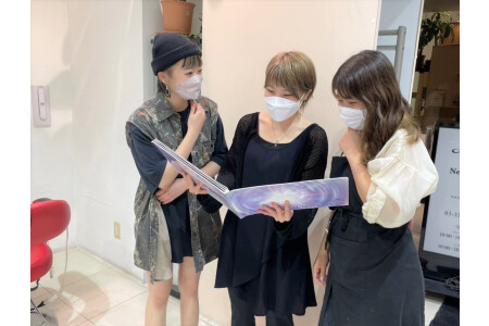 美容に携わる別会社で講師として働くことも可能です。
