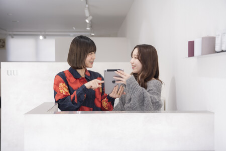 サロンワーク中もお客様の共有などしっかりおこなっています！