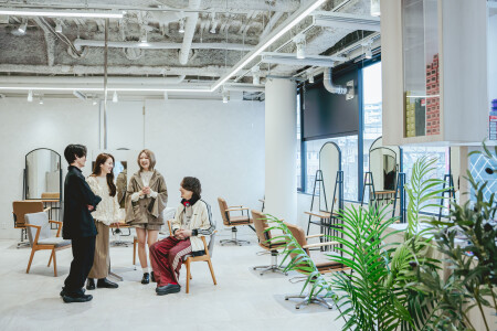 仲間同士支えあってサロンワークを楽しんでいます♪