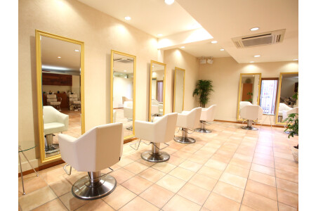 アシスタント初任給2５万円！新卒生・既卒生歓迎！