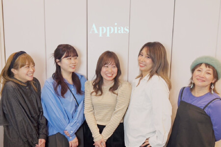 お店の人気の秘密は技術力とスタッフの心からの笑顔です。