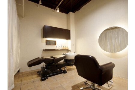 【医療美容認定サロン】　半個室空間でアフィアランスケア