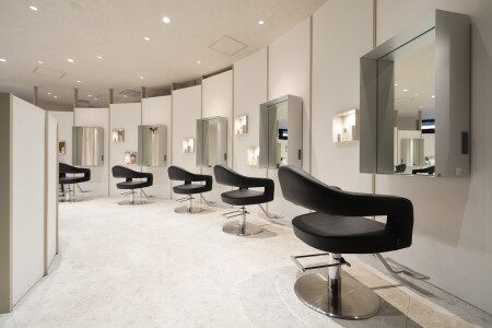 店内は白を基調とした作り