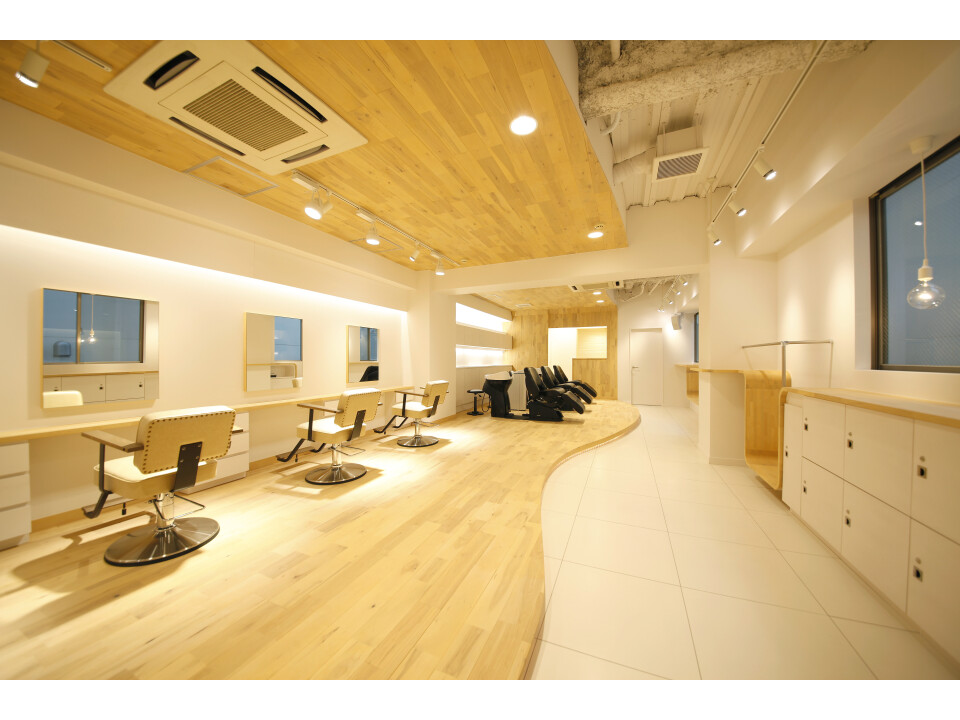 株式会社アンプ