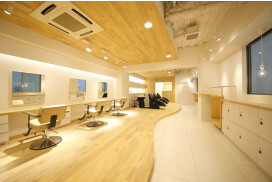 株式会社アンプ