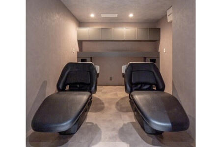 ウィッグ２０台無料支給。さらにデビュー祝にシザープレゼント！