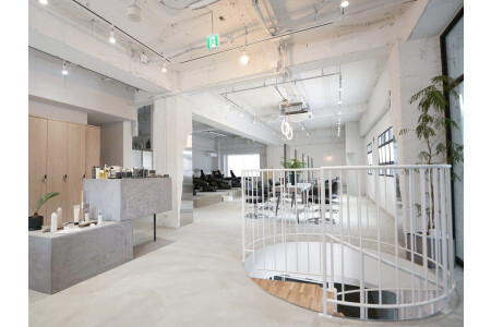 螺旋階段がポイントのこだわりの内装✨