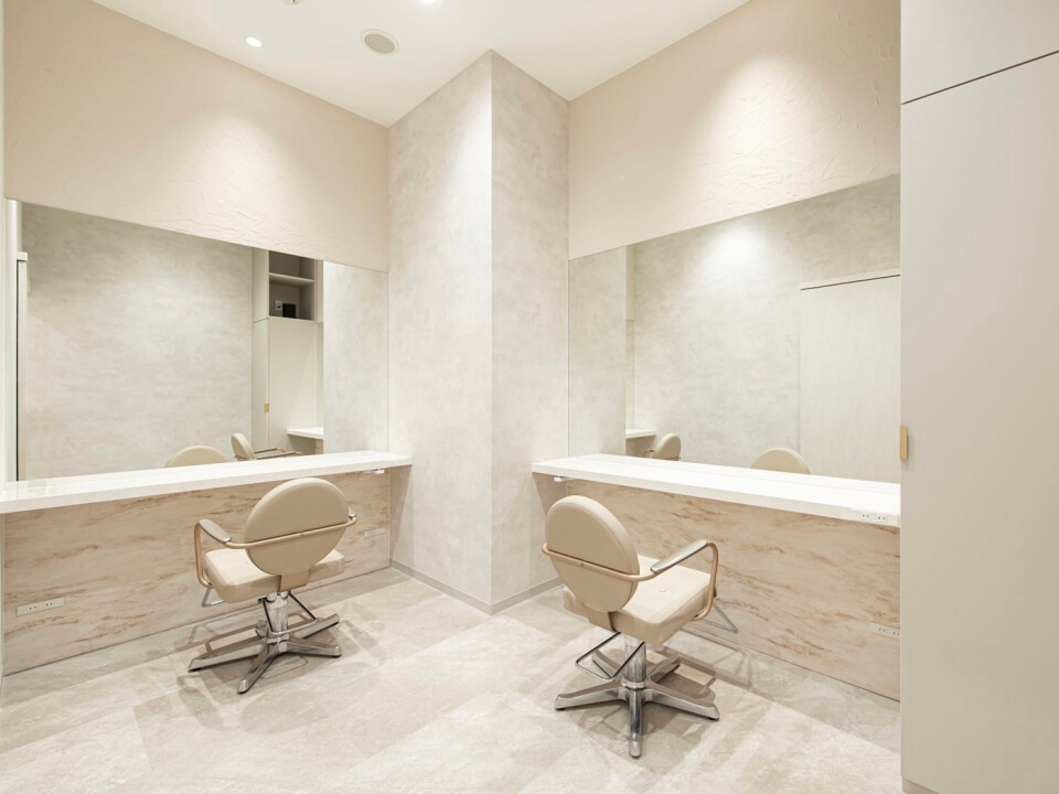 sins 髪質改善・縮毛矯正・酸性ストレート 銀座