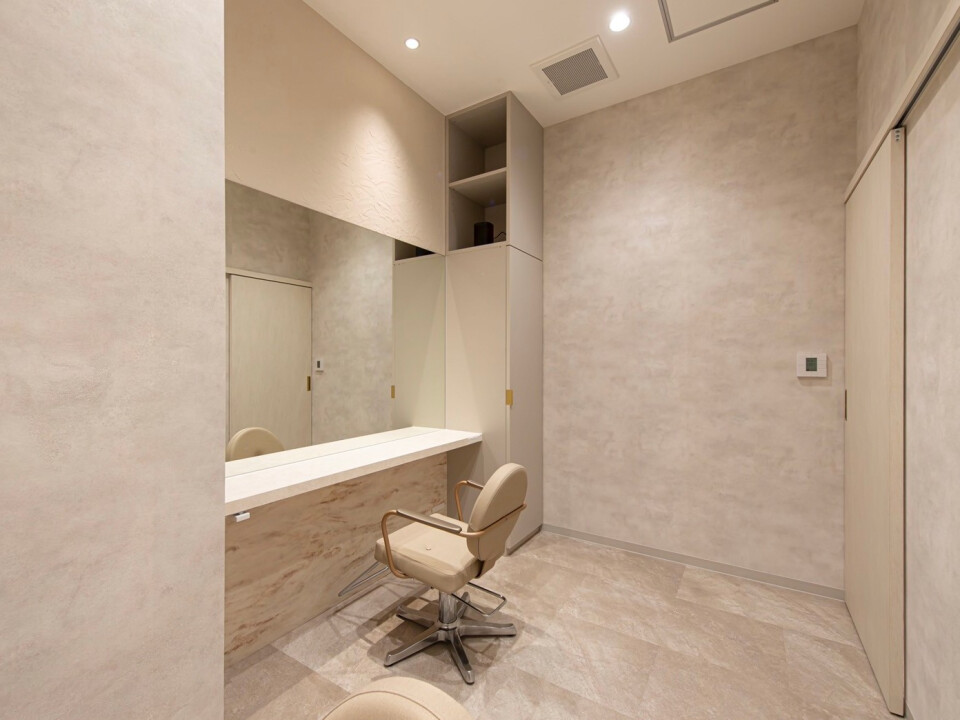 sins 髪質改善・縮毛矯正・酸性ストレート 銀座