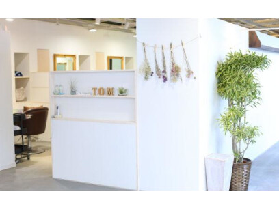 TOM HAIR DESIGN 樟葉店（トムヘアーデザイン）