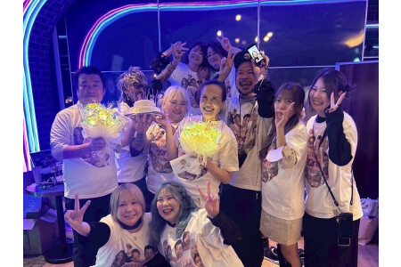 スタッフは年齢問わず活躍中で、とても仲良しです★