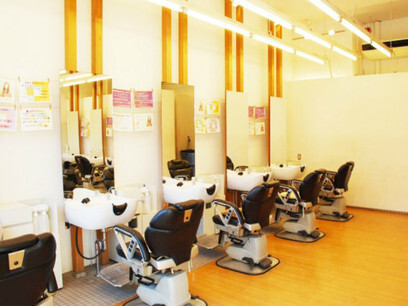 Men's salon white上山手店
