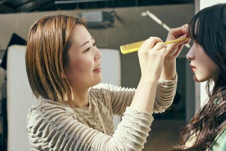 アシスタントから、ヘアメイクやクリエイティブにも携われます！