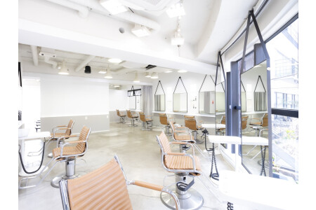 表参道店：好立地＆トレンドを生み出す中心地に立地。