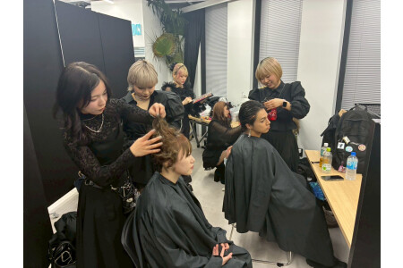ヘアショーに参加することもあるのでメイク技術も活かせます！