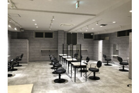 _WHITE（アンダーバーホワイト）株式会社UWG