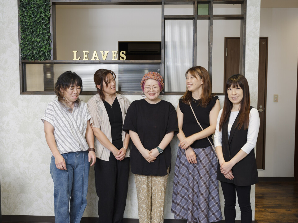 Hair Studio Leaves