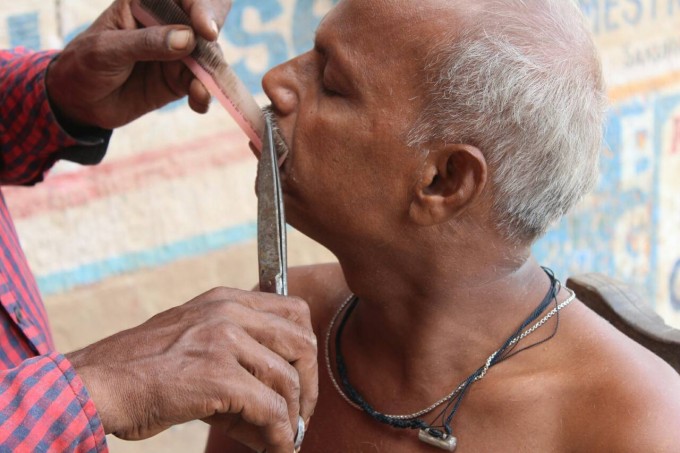 衝撃のインド 死者の街バラナシで出会った人々 旅人美容師の世界一周の旅コラムvol 3インド編 リクエストqjナビ 特集 キャリアアップ Page 3