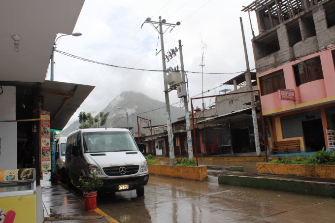 バンに乗って山まで