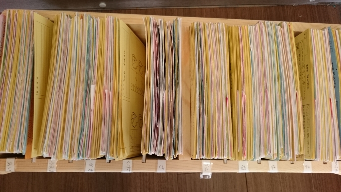 収納術_五十音順のカルテ