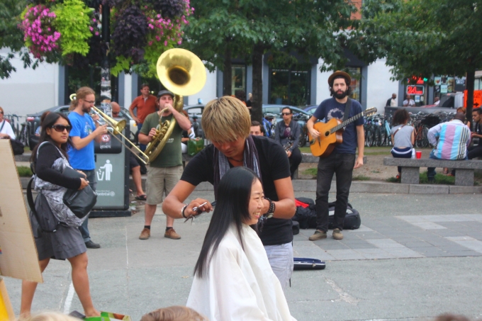 モントリオールでのヘアカット1