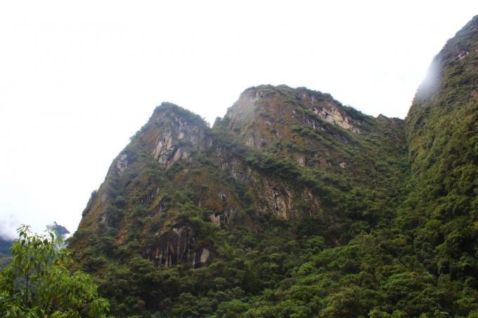 下から見たマチュピチュ