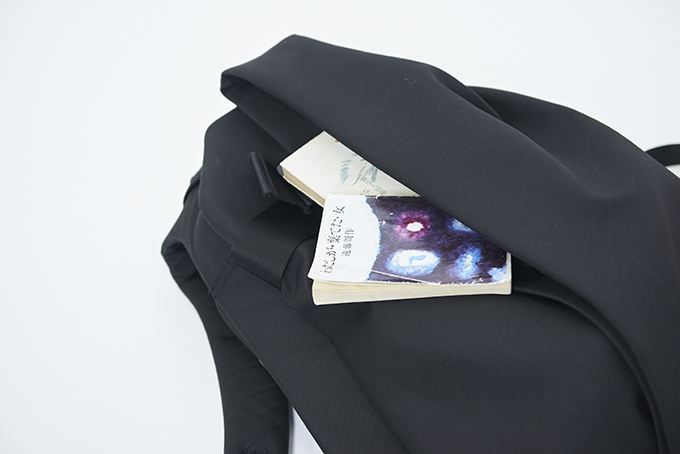 バックの中には必ず本が数冊入っている。