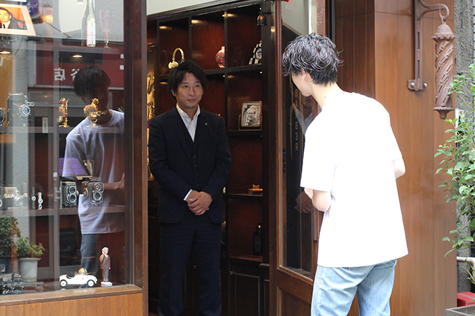 スーツかっちりサロン The Barber にtシャツ美容師が行ってみた オオイケモトキの美容室潜入 第1弾 リクエストqjナビ 特集 キャリアアップ Page 2 スーツかっちりサロン The Barber にtシャツ美容師が行ってみた オオイケモトキの美容室潜入 第1弾 リクエストqjナビ 特集 キャリアアップ Page 2