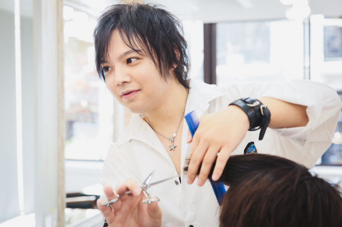 美容師ブレイクスルー白書 第10回目は ツイキャス主 Youtuberとして大人気 モデルやタレントからの信頼も厚いsmiloop代表 砂川 勇斗さん リクエストqjナビ 特集 キャリアアップ Page 2