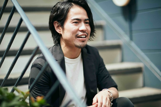 初登場 マルチに活躍するフリーランス美容師 山崎健吾さんが進んできた道 そしてこれから目指す美容業界の未来 前編 リクエストqjナビ 特集 キャリアアップ