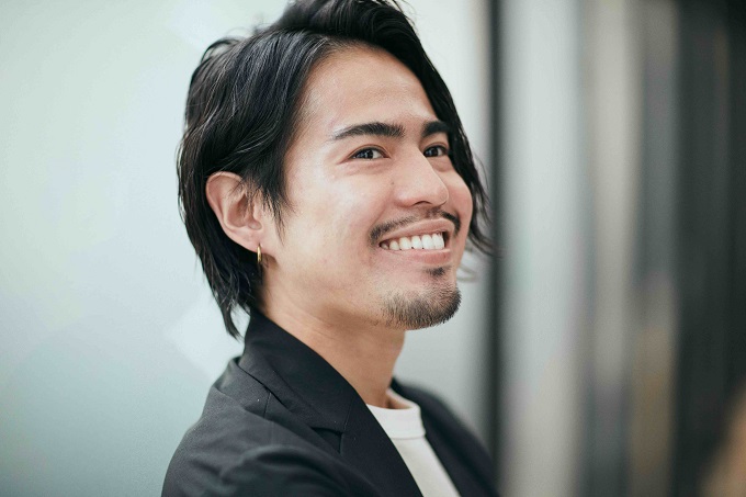 初登場 マルチに活躍するフリーランス美容師 山崎健吾さんが進んできた道 そしてこれから目指す美容業界の未来 前編 リクエストqjナビ 特集 キャリアアップ